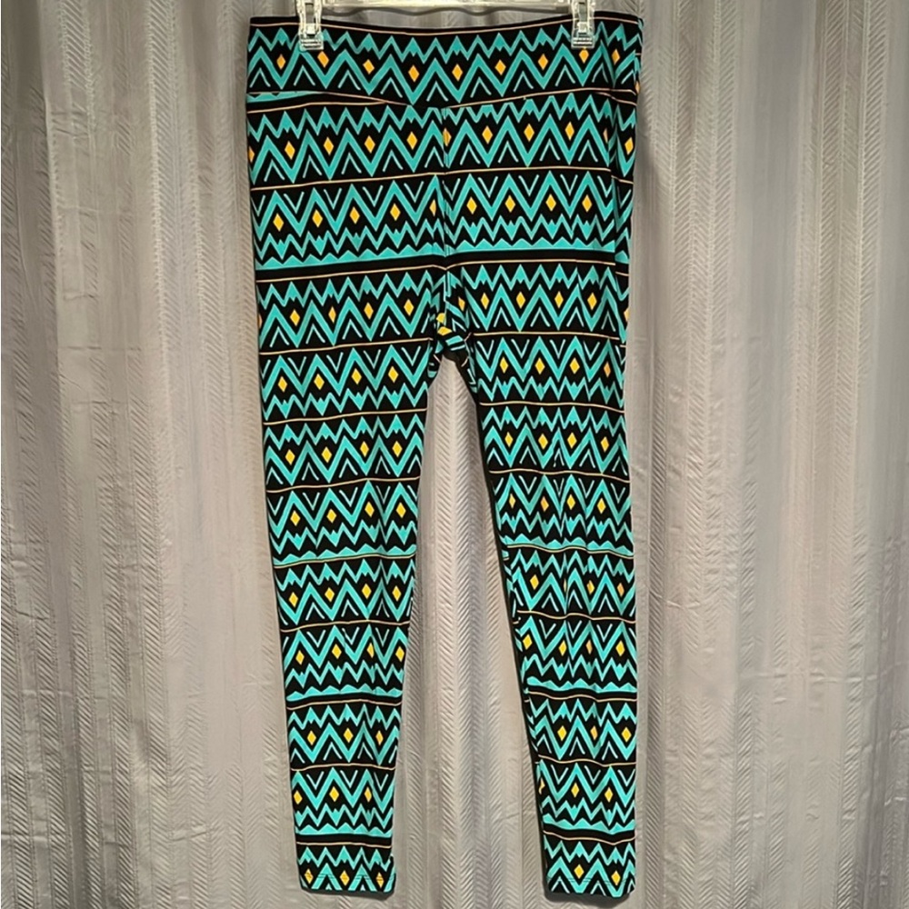 LuLaRoe Geometric Patterned Tall & Curvy Leggings
